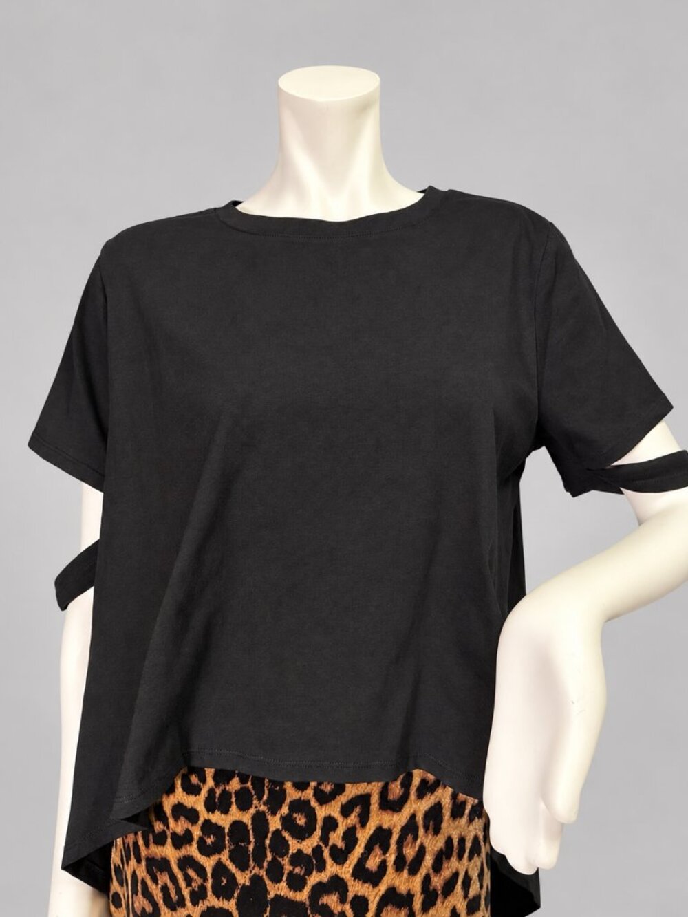 D'EALE Black High-Low Tee Cut-Out Sleeves Poplin Back Tunic Top NWT Size L